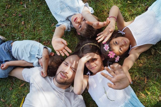 Moment de complicité en famille, Dordogne